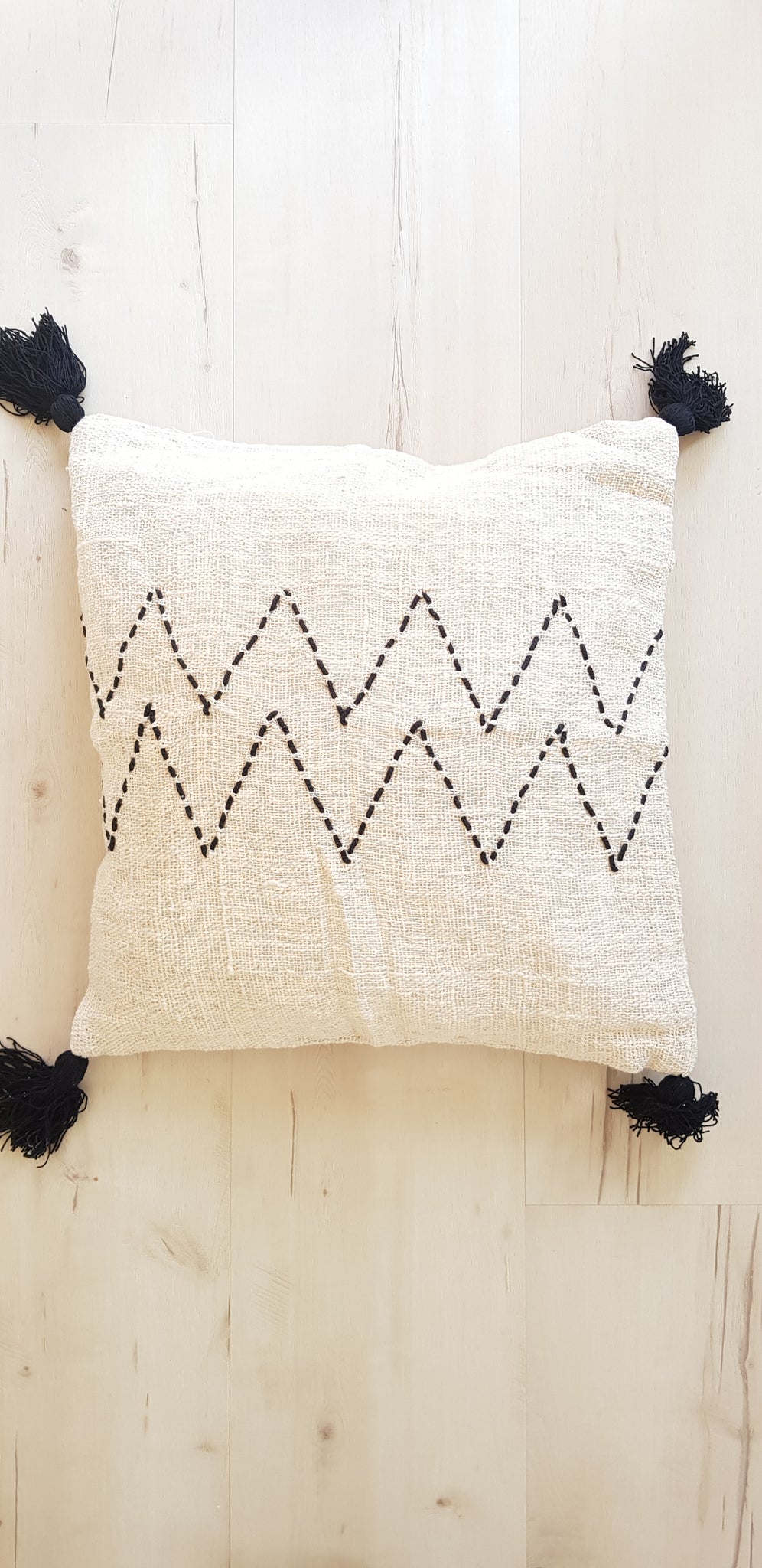 Mountain cushion black